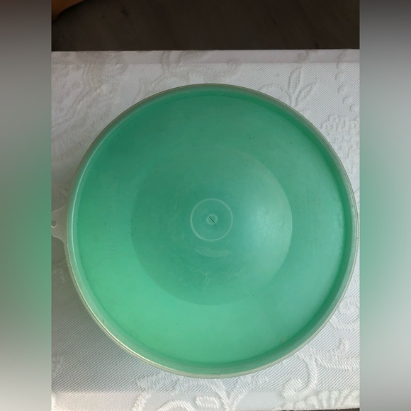 Vintage 1970’s Crisp-It Tupperware Green Container - Picture 2 of 6